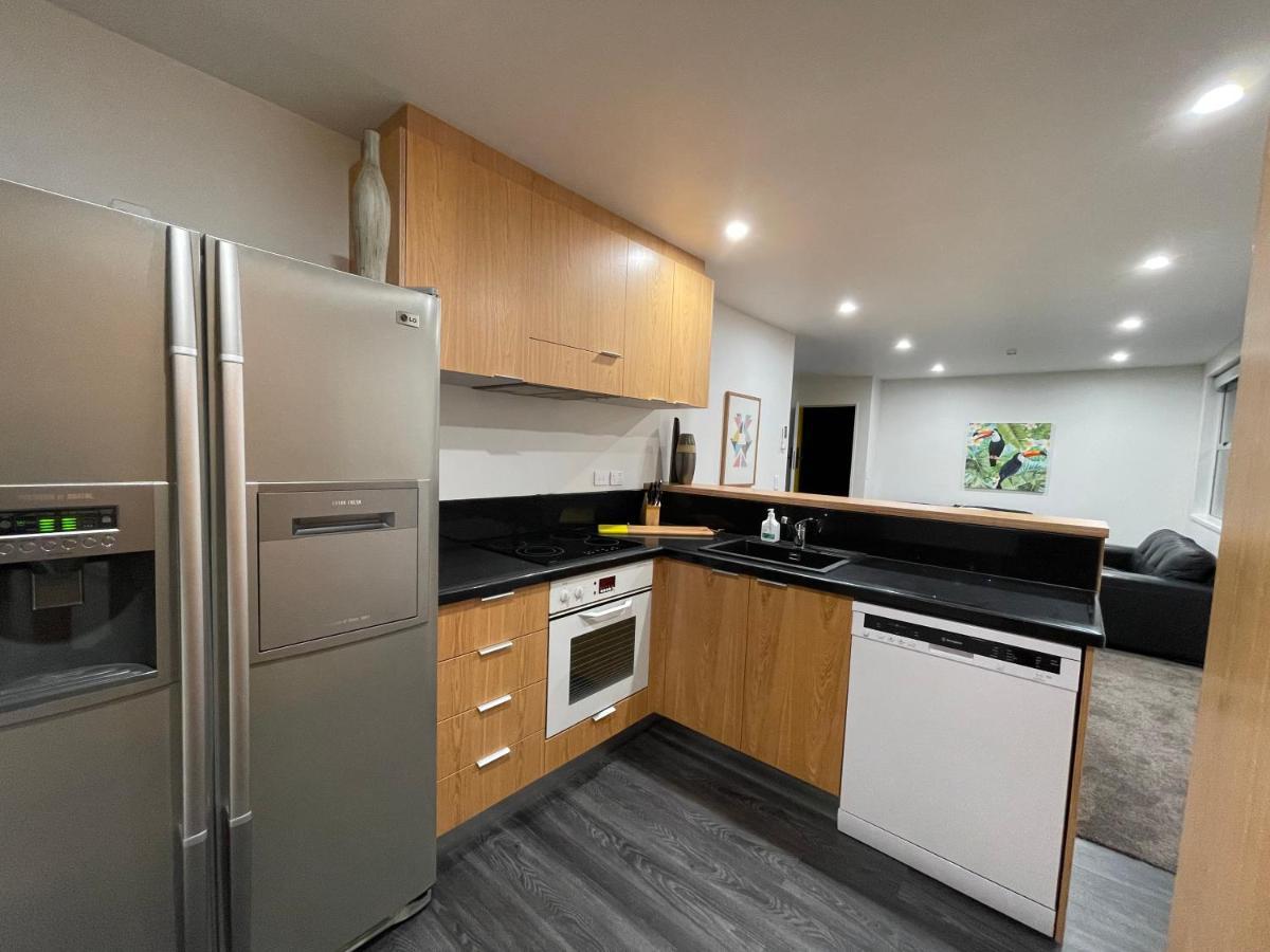 Plymouth Central City 2 Bedroom Apartments ニュープリマス エクステリア 写真