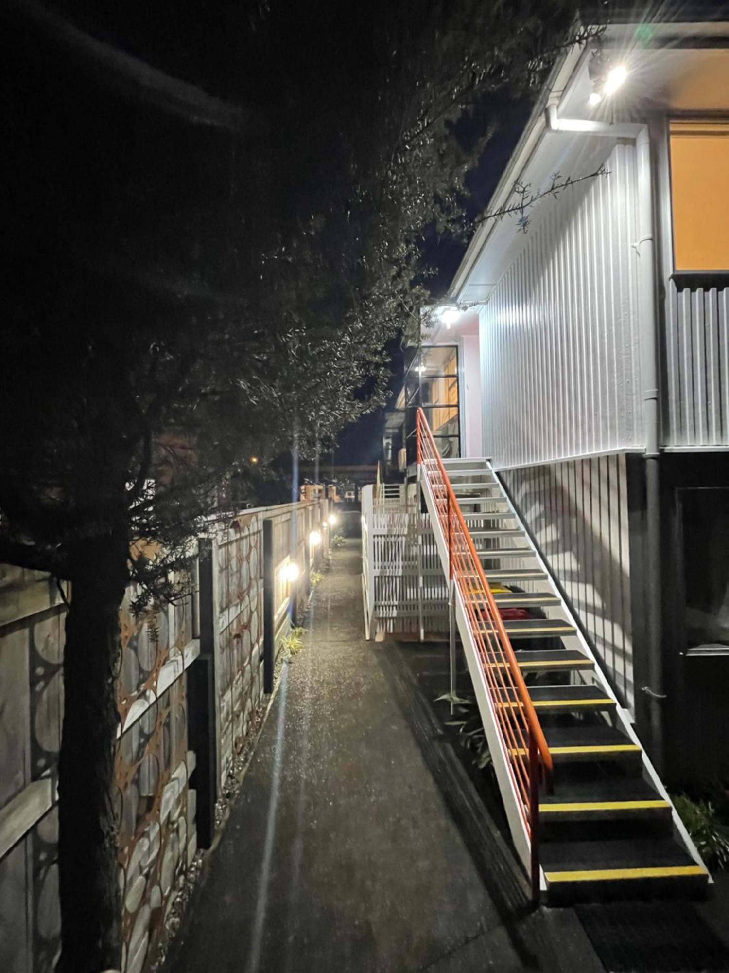 Plymouth Central City 2 Bedroom Apartments ニュープリマス エクステリア 写真
