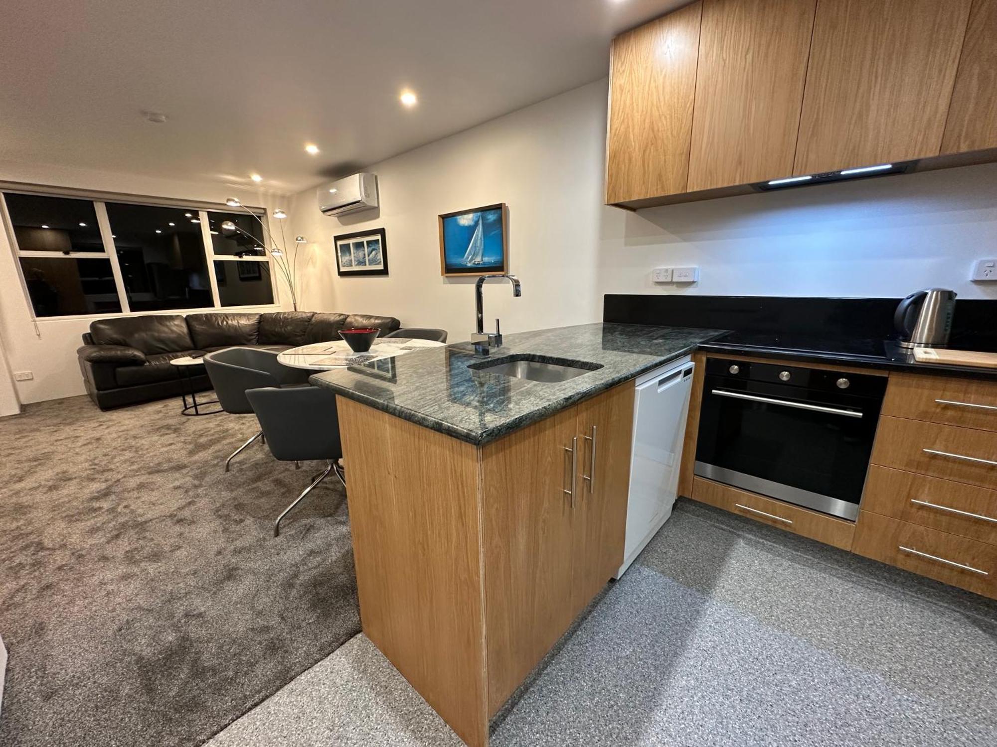 Plymouth Central City 2 Bedroom Apartments ニュープリマス エクステリア 写真