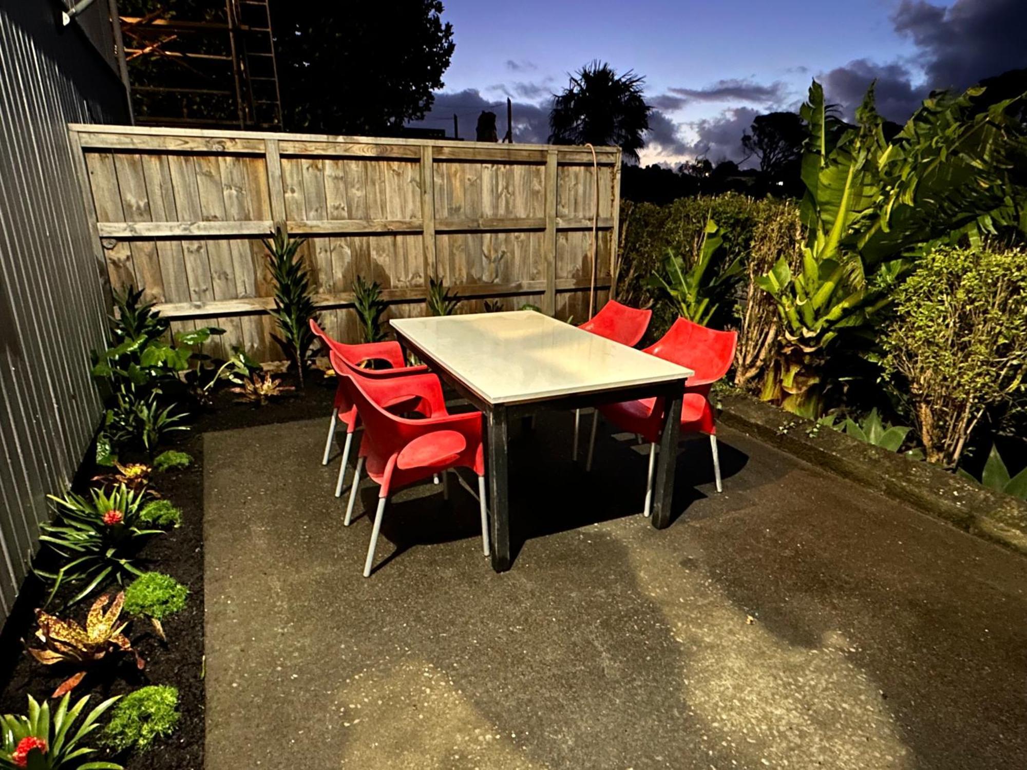 Plymouth Central City 2 Bedroom Apartments ニュープリマス エクステリア 写真