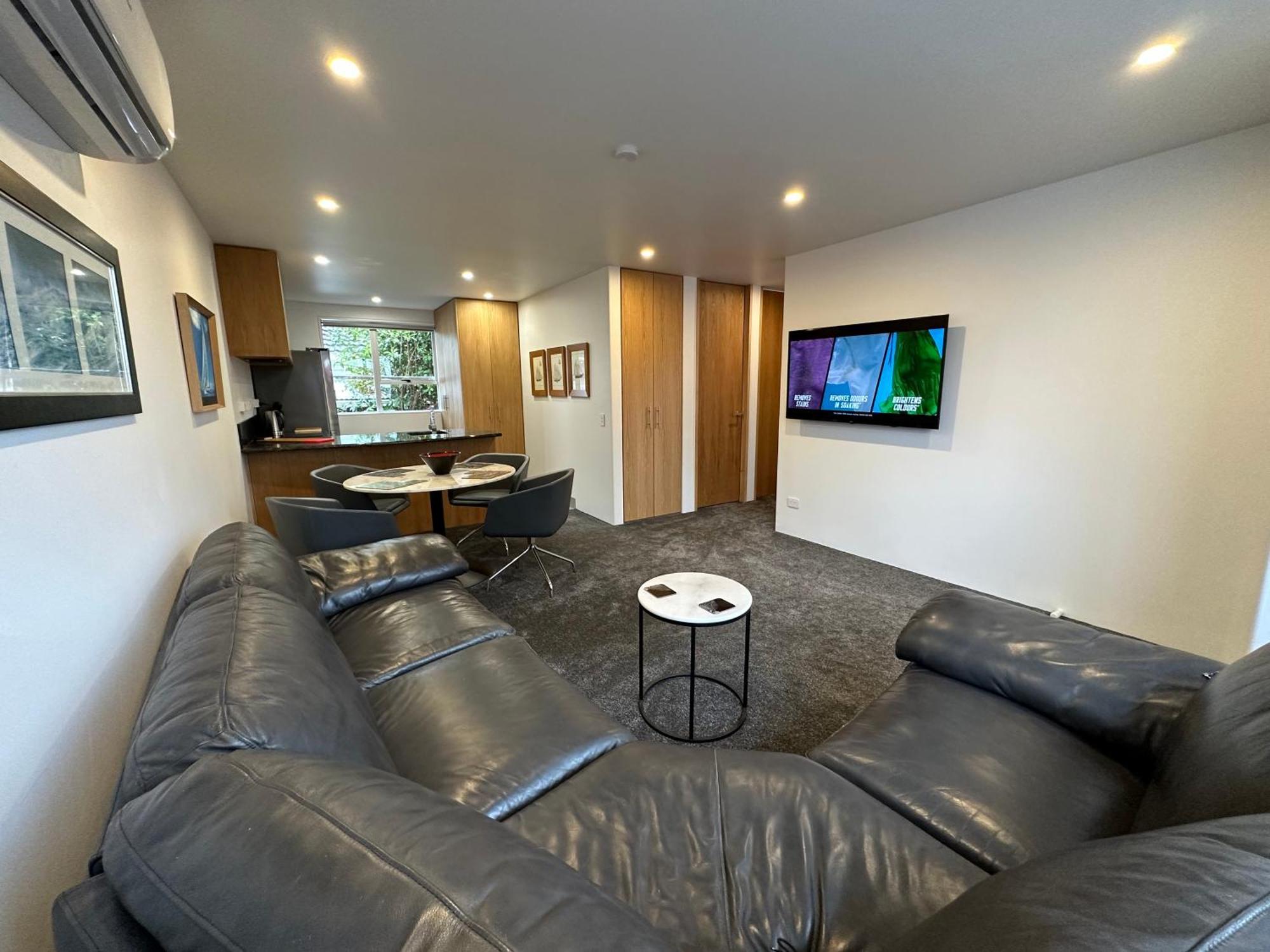 Plymouth Central City 2 Bedroom Apartments ニュープリマス エクステリア 写真