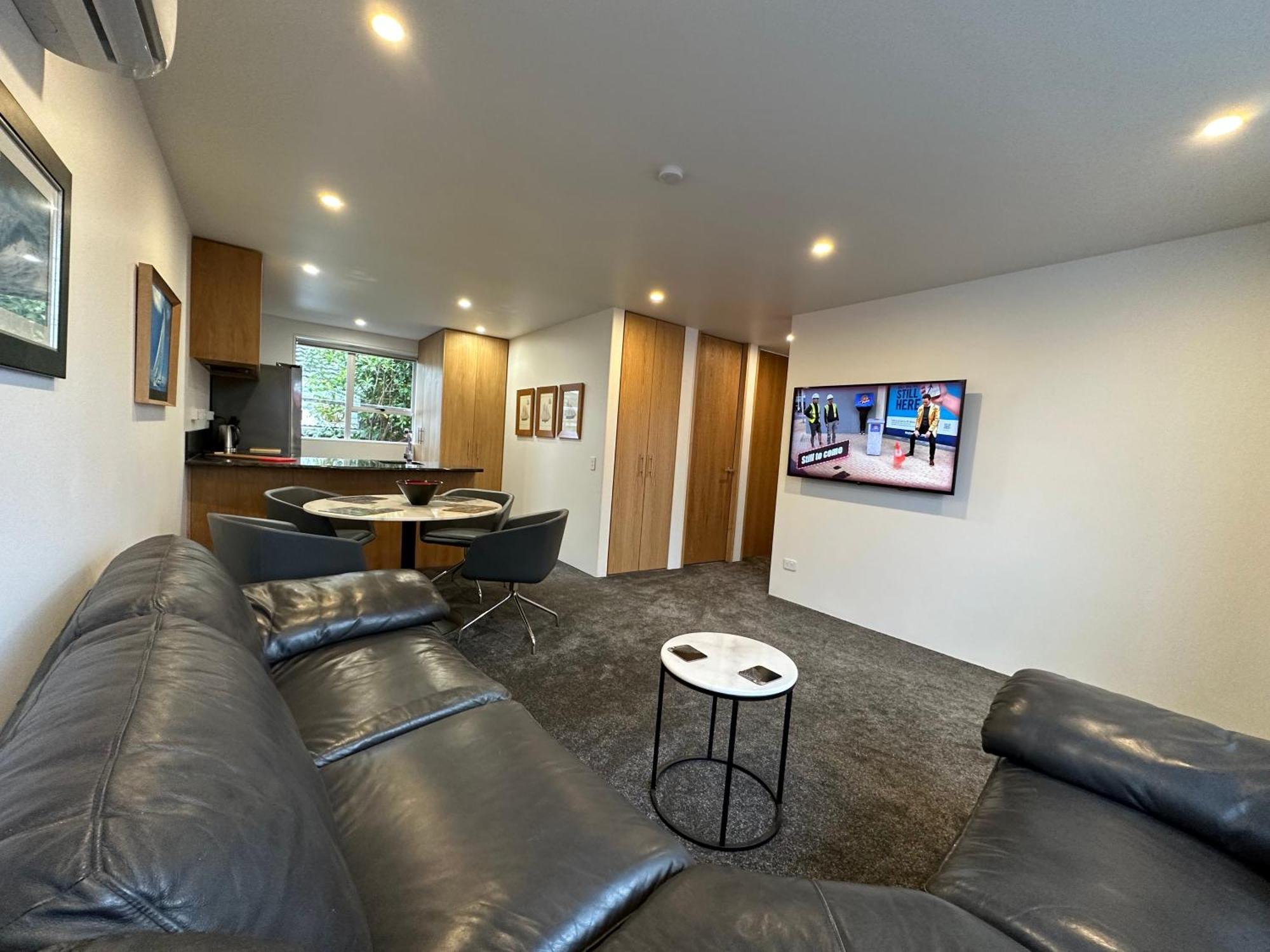 Plymouth Central City 2 Bedroom Apartments ニュープリマス エクステリア 写真