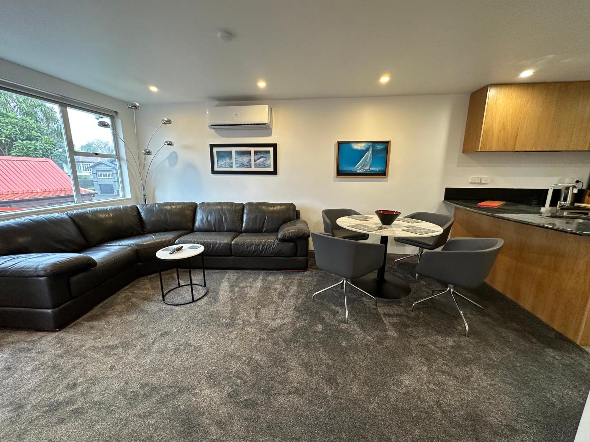 Plymouth Central City 2 Bedroom Apartments ニュープリマス エクステリア 写真