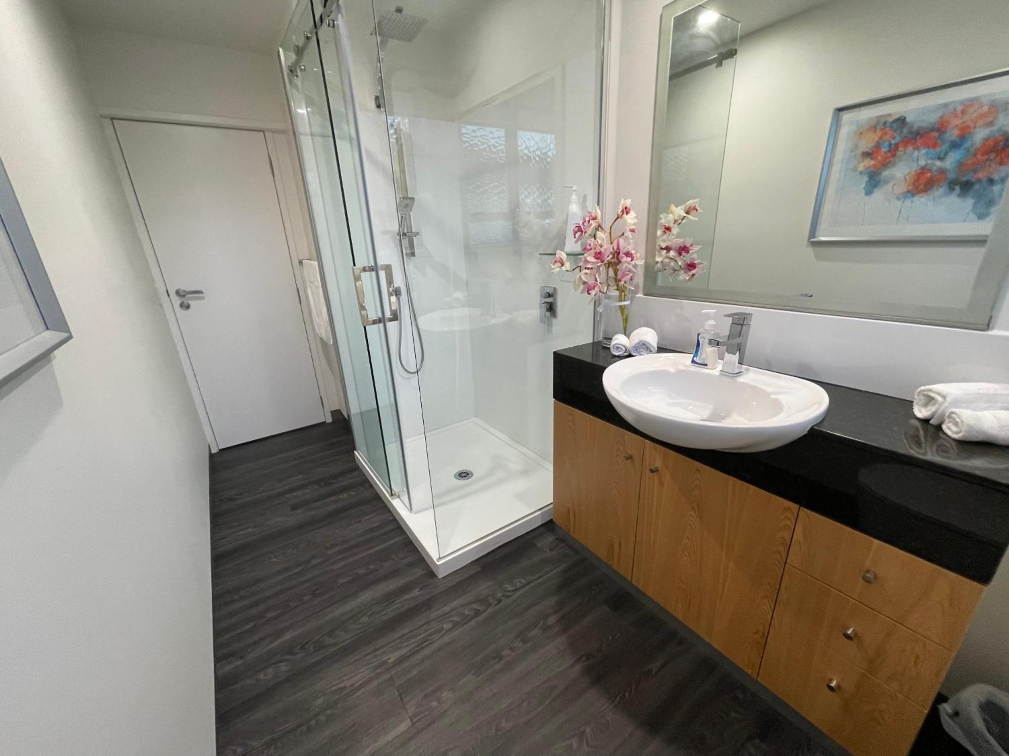 Plymouth Central City 2 Bedroom Apartments ニュープリマス エクステリア 写真