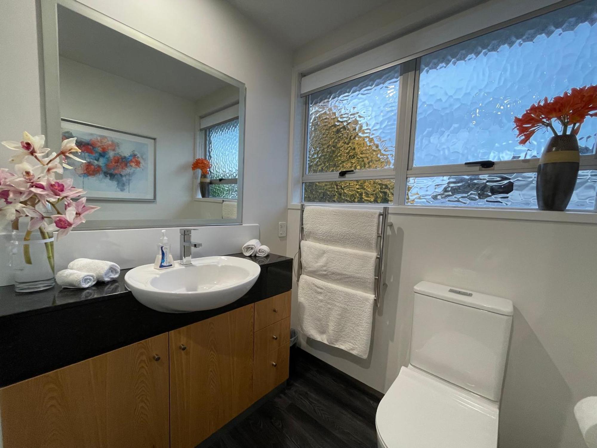 Plymouth Central City 2 Bedroom Apartments ニュープリマス エクステリア 写真