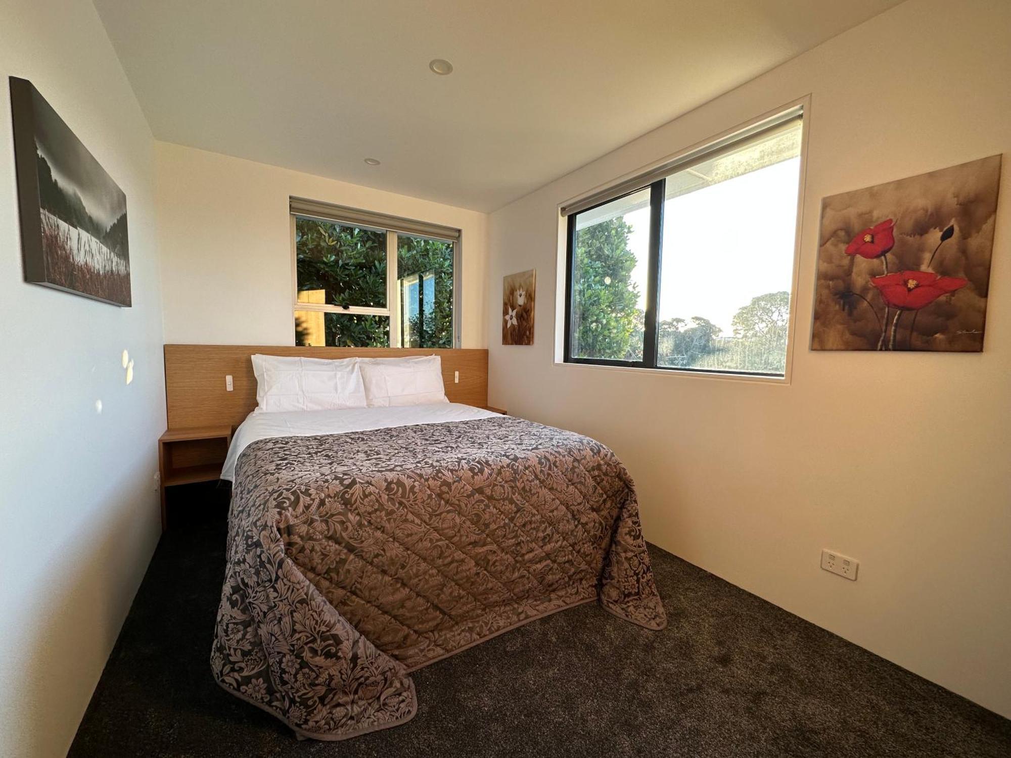 Plymouth Central City 2 Bedroom Apartments ニュープリマス エクステリア 写真