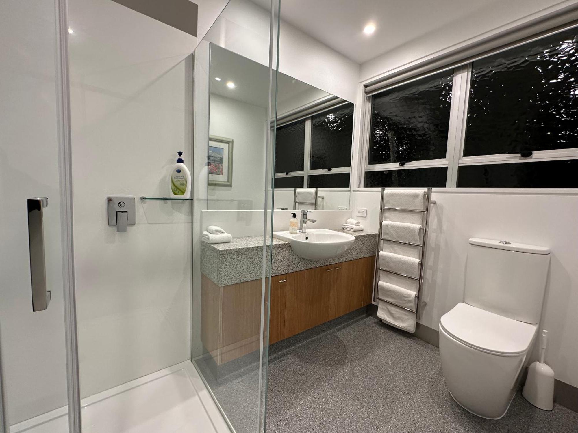 Plymouth Central City 2 Bedroom Apartments ニュープリマス エクステリア 写真