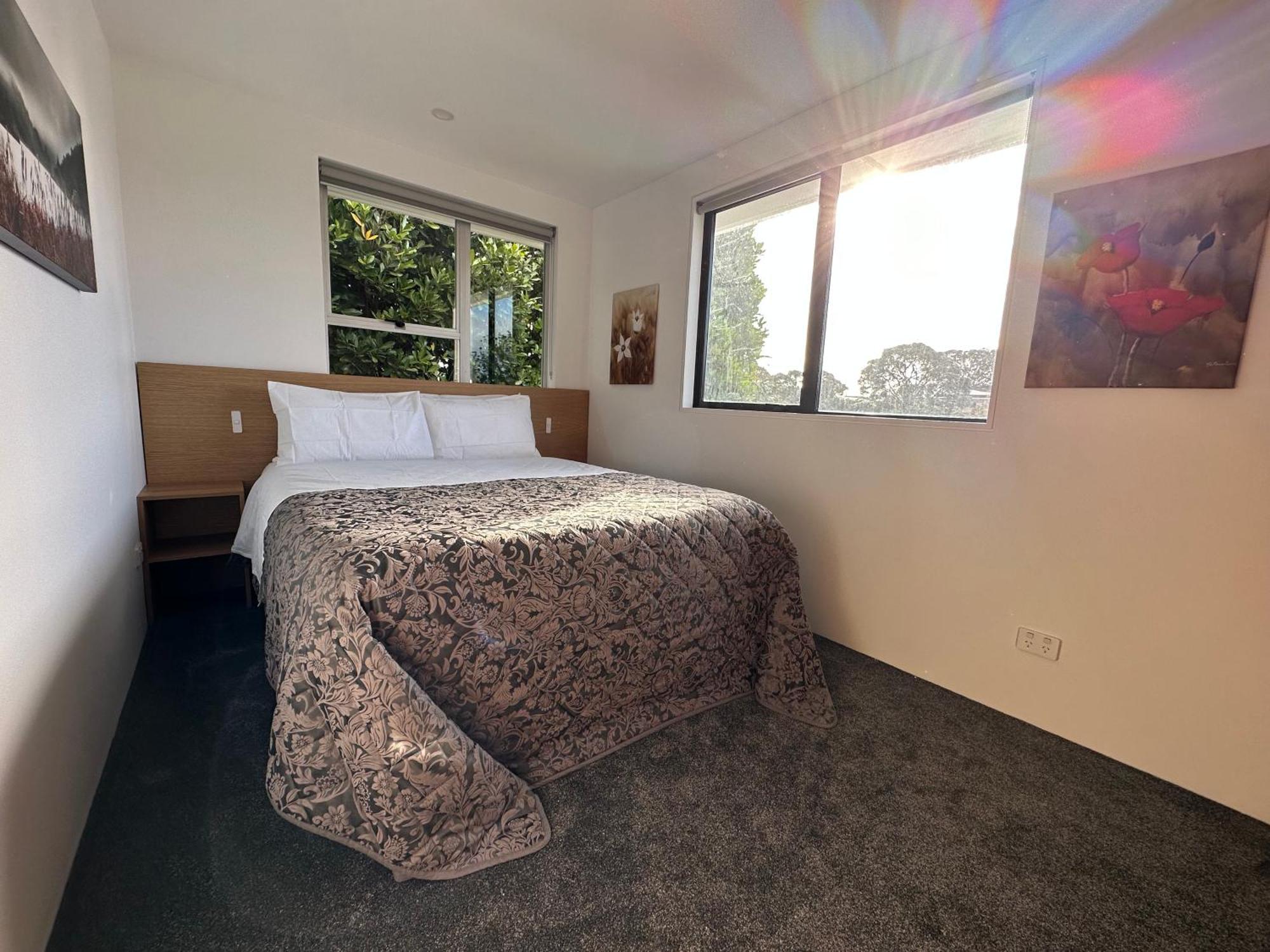Plymouth Central City 2 Bedroom Apartments ニュープリマス エクステリア 写真
